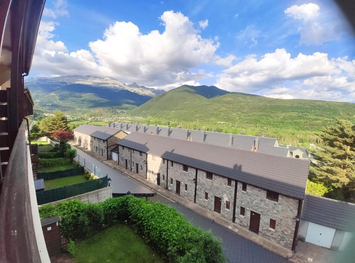 Duplex Familiar Izarraitz Apartman Villanúa Kültér fotó